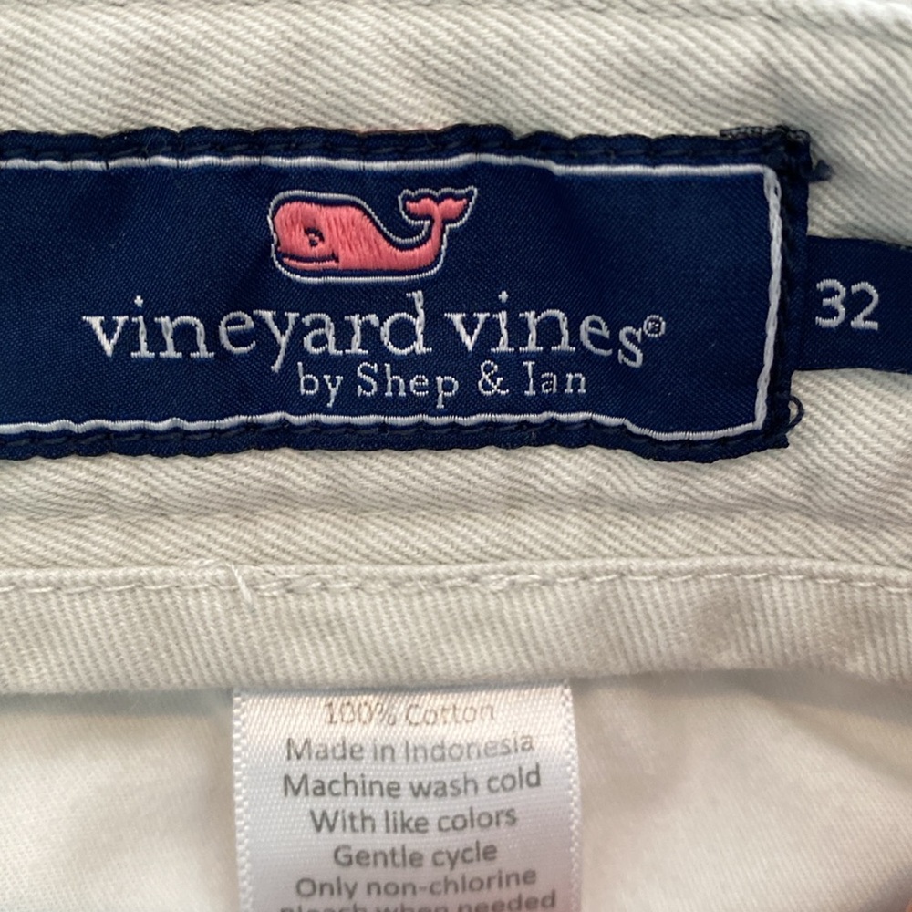 Vineyard Vines 100% cotton light stone flat front shorts Sz 32 - Picture 5 of 5